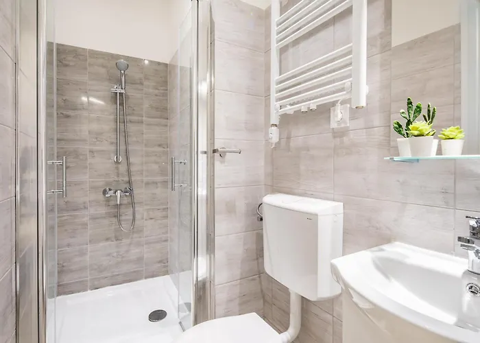 Very - Small For Solo Traveller * بودابست